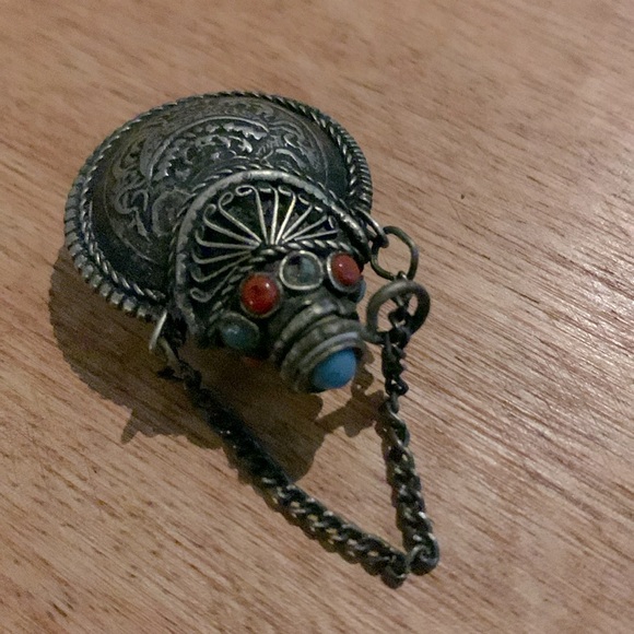 Vintage Snuff Perfume Pendant With Eastern Coins On Both Sides Gemstone Inlayed - Picture 5 of 5